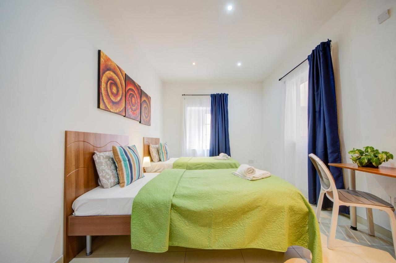 St Julians 2 Bedroom Apartment With Commanding Seaviews By Shortletsmalta San Ġiljan Kültér fotó