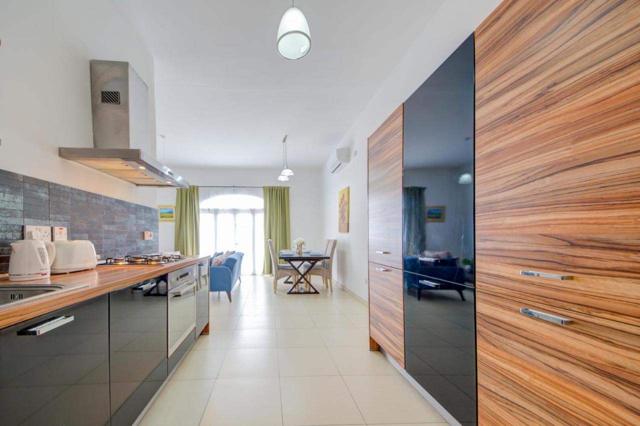 St Julians 2 Bedroom Apartment With Commanding Seaviews By Shortletsmalta San Ġiljan Kültér fotó