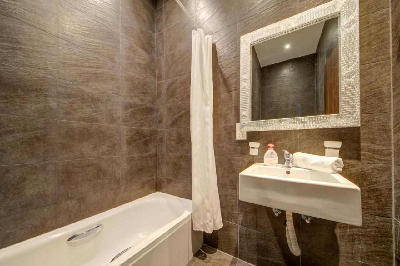 St Julians 2 Bedroom Apartment With Commanding Seaviews By Shortletsmalta San Ġiljan Kültér fotó